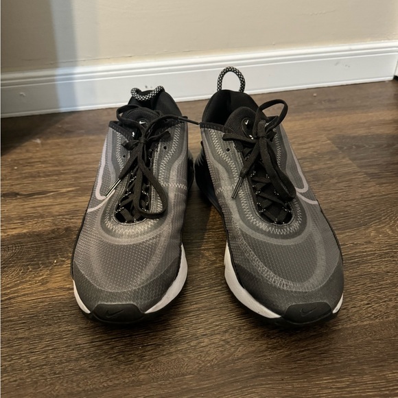 Women Nike 2090s Size 8 - Picture 6 of 6